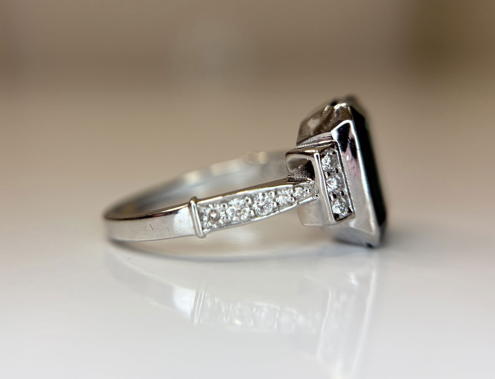 Beautiful 2.45 CT Natural Emerald With Natural Diamonds & 18k Gold - 10