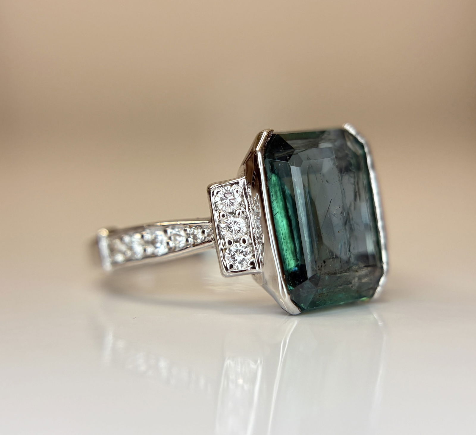 Beautiful 2.45 CT Natural Emerald With Natural Diamonds & 18k Gold - 4