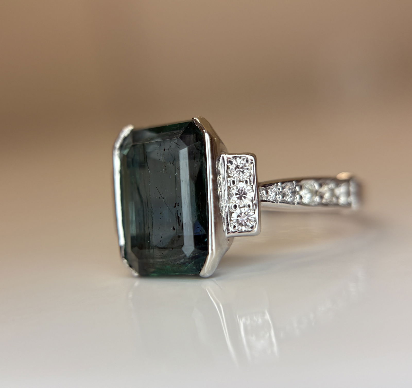Beautiful 2.45 CT Natural Emerald With Natural Diamonds & 18k Gold - 6