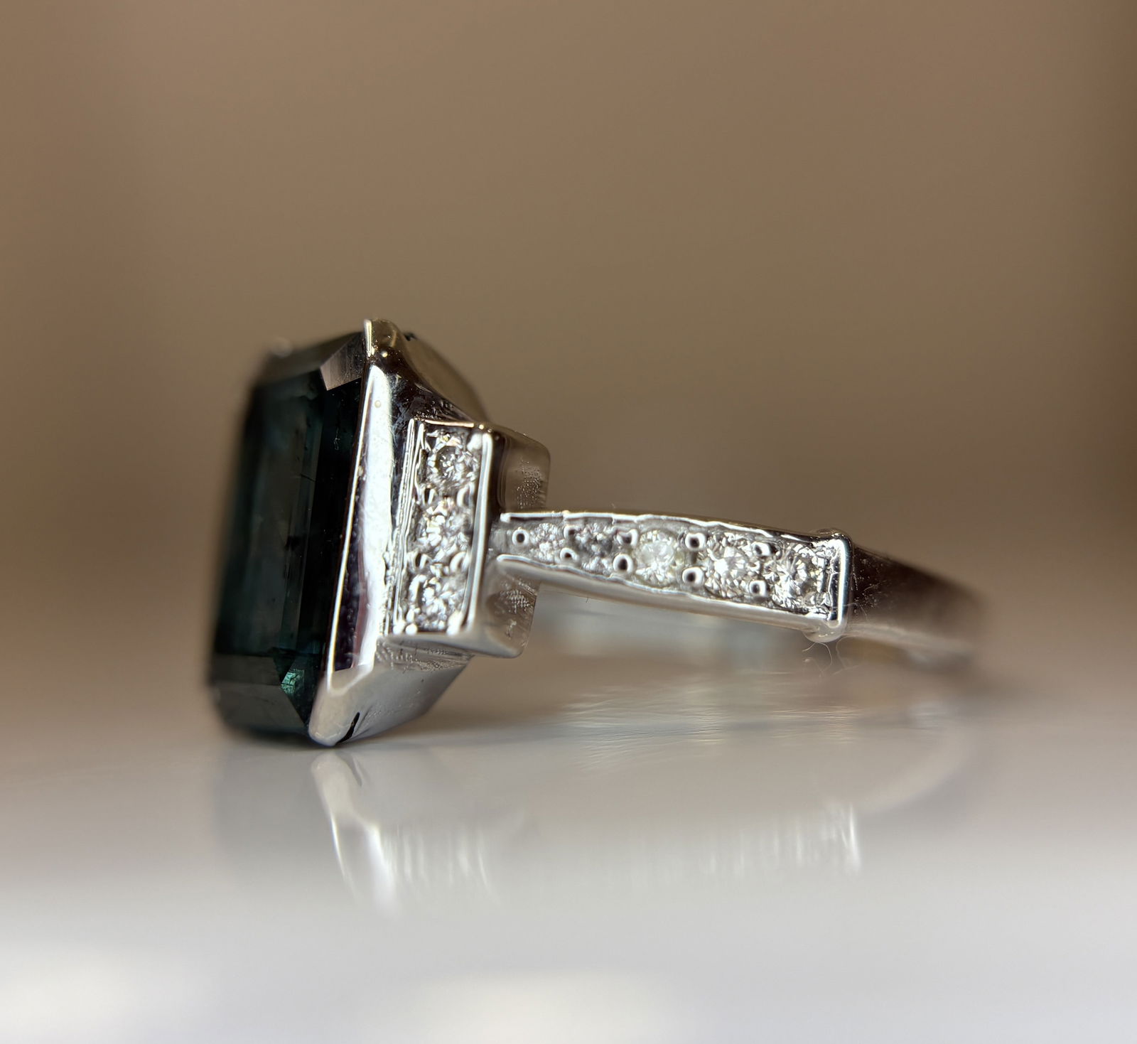 Beautiful 2.45 CT Natural Emerald With Natural Diamonds & 18k Gold - 7