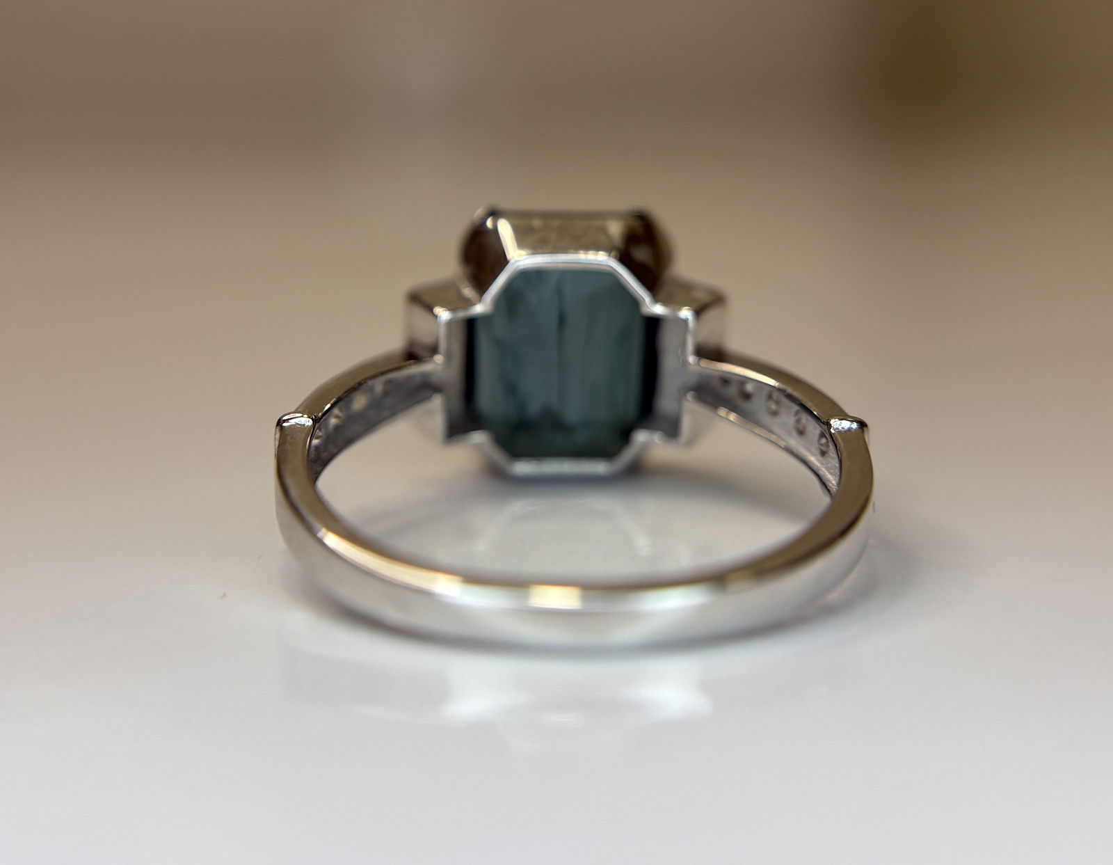 Beautiful 2.45 CT Natural Emerald With Natural Diamonds & 18k Gold - 9