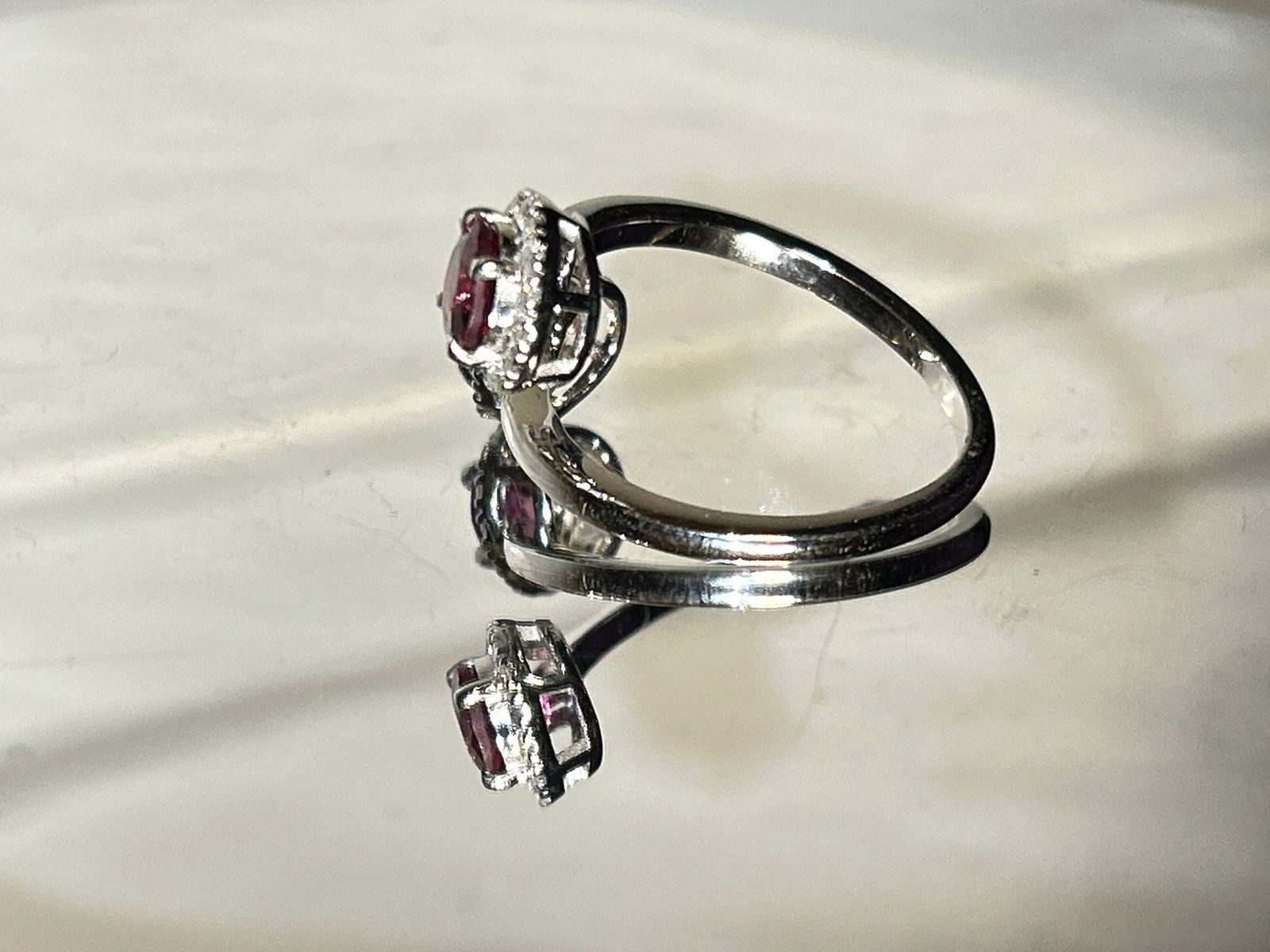 Beautiful Natural Spinel Ring With Diamonds and 18k Gold - 6