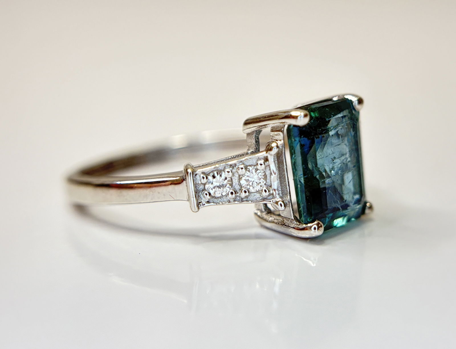Beautiful 2.10 CT Natural Emerald With Natural Diamonds & 18k Gold - 7