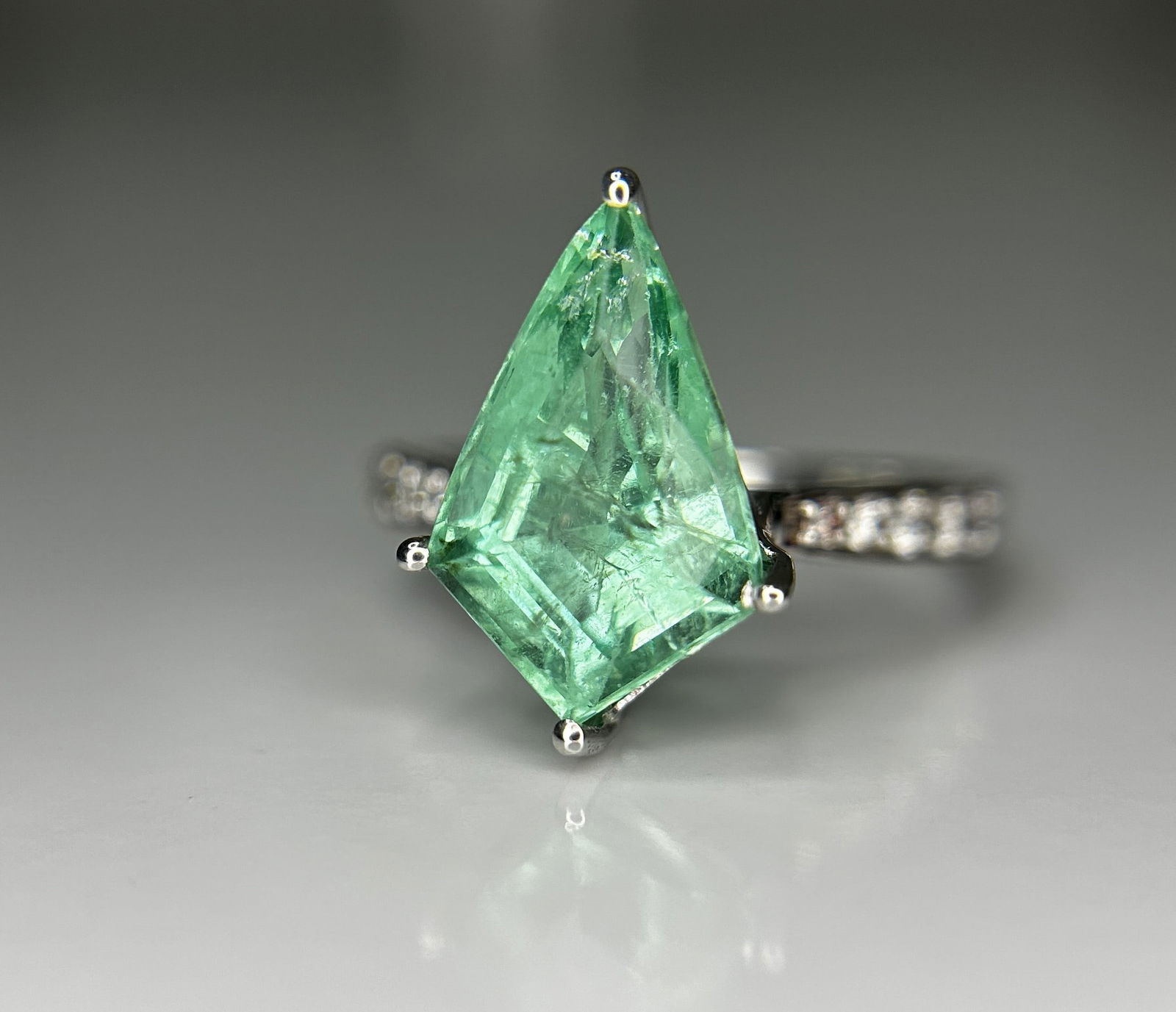 Beautiful Natural Columbian Emerald 3.63 CT With Natural Diamonds & 14k Gold - 4