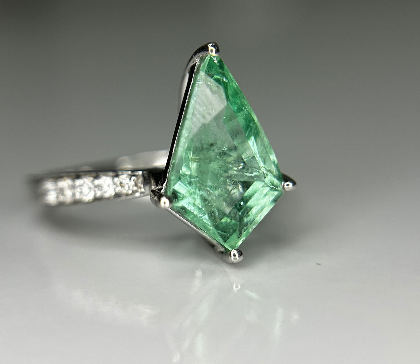 Beautiful Natural Columbian Emerald 3.63 CT With Natural Diamonds & 14k Gold - 8