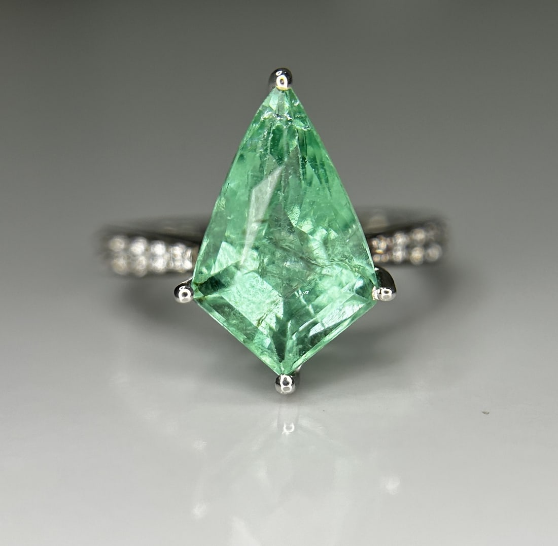 Beautiful Natural Columbian Emerald 3.63 CT With Natural Diamonds & 14k Gold - 9