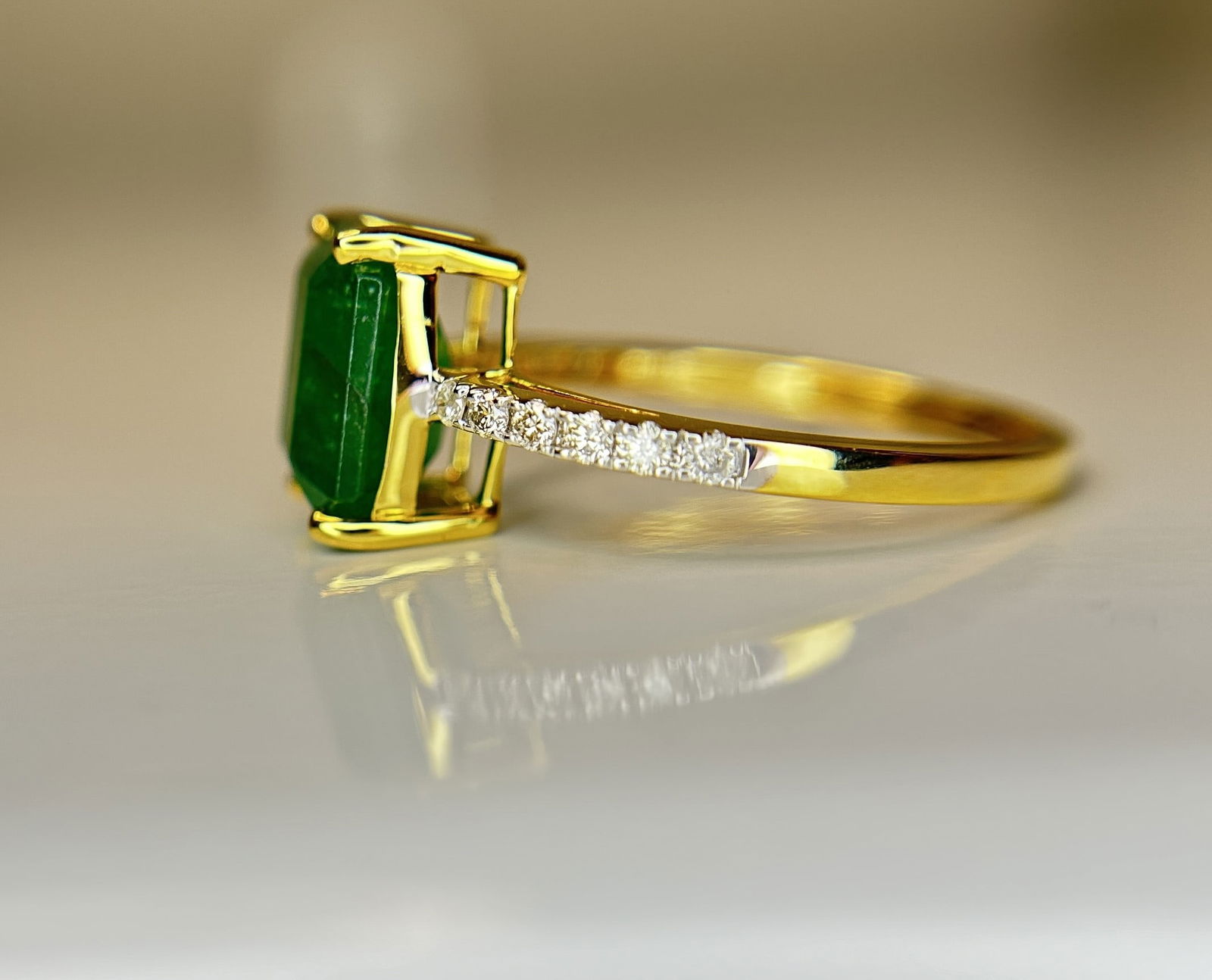 Beautiful Natural Emerald 2.96 CT With Natural Diamonds & 18k Gold - 3