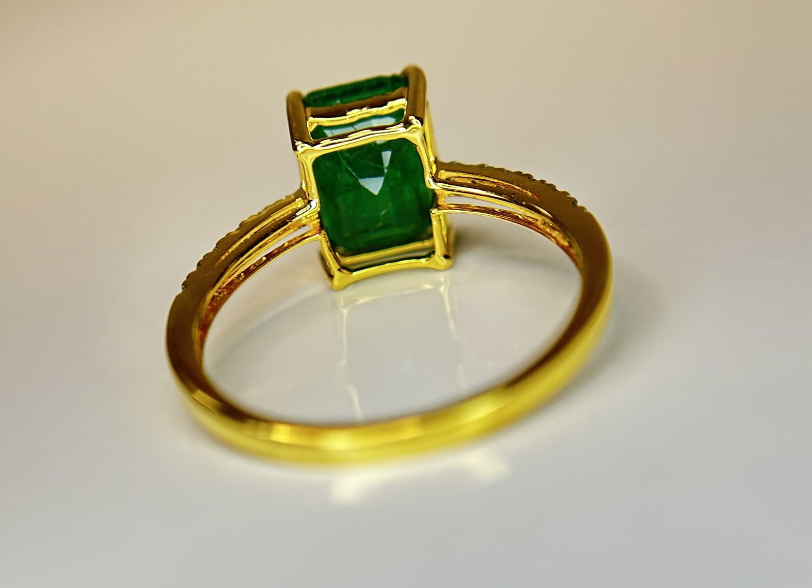 Beautiful Natural Emerald 2.96 CT With Natural Diamonds & 18k Gold - 4