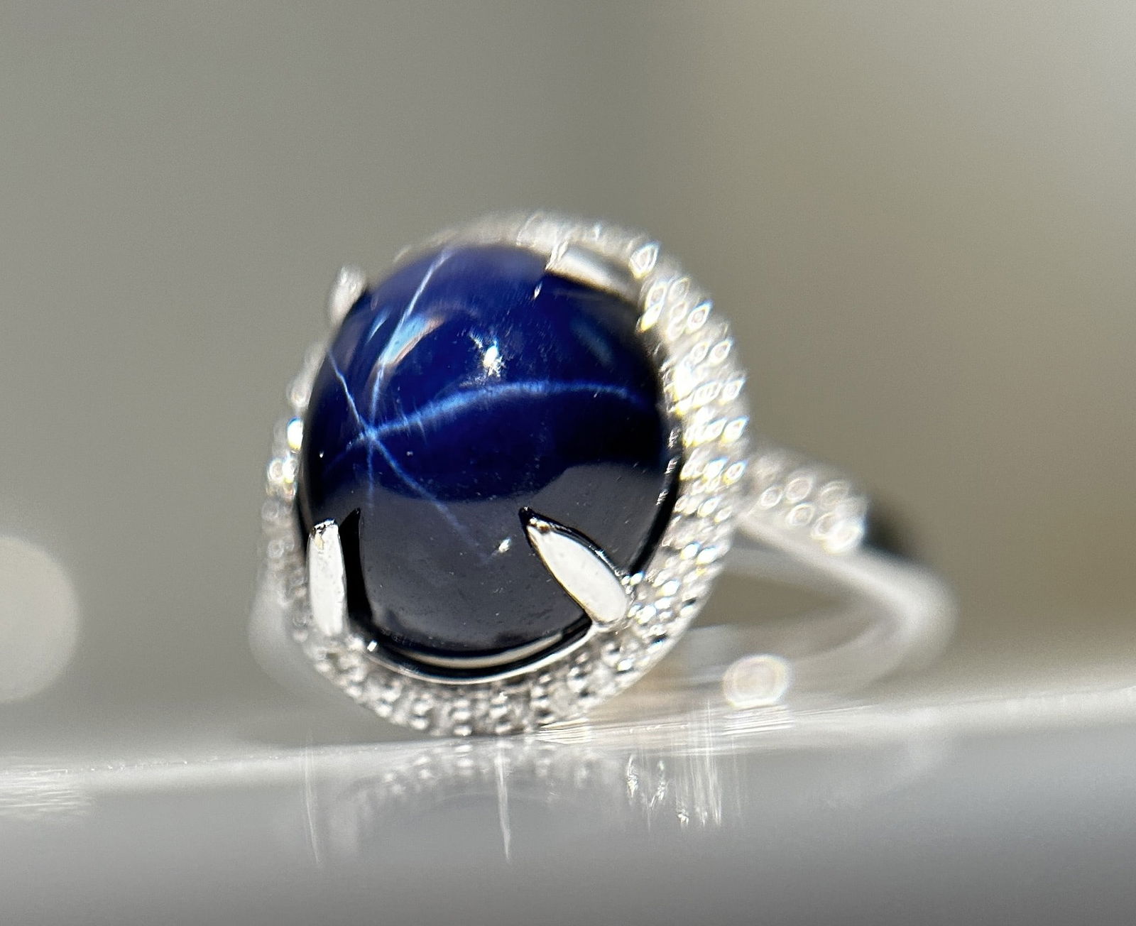Beautiful 8.63 CT Unheated Ceylon Star Blue Sapphire With Natural Diamonds & 18k Gold - 2