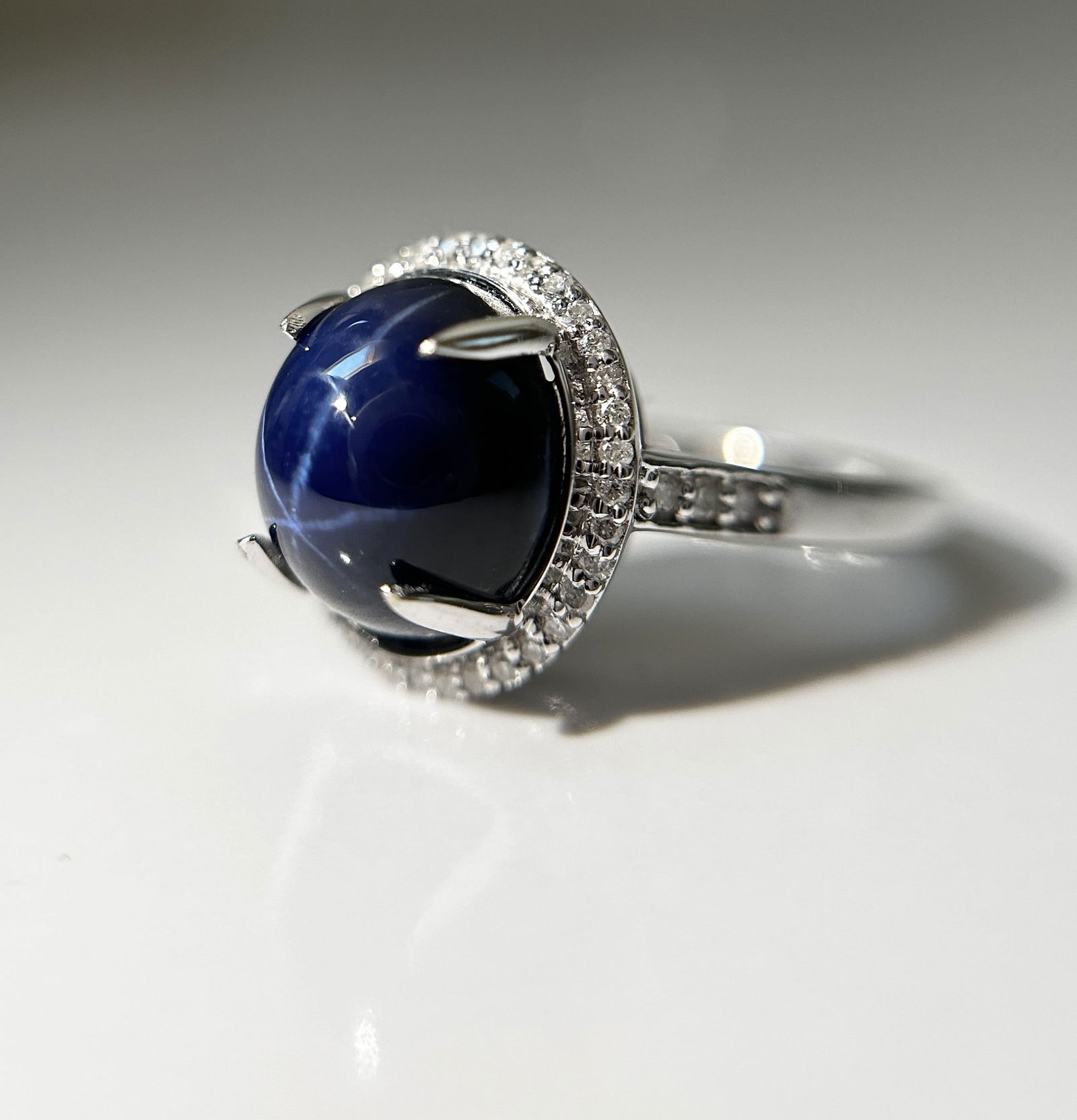 Beautiful 8.63 CT Unheated Ceylon Star Blue Sapphire With Natural Diamonds & 18k Gold - 7