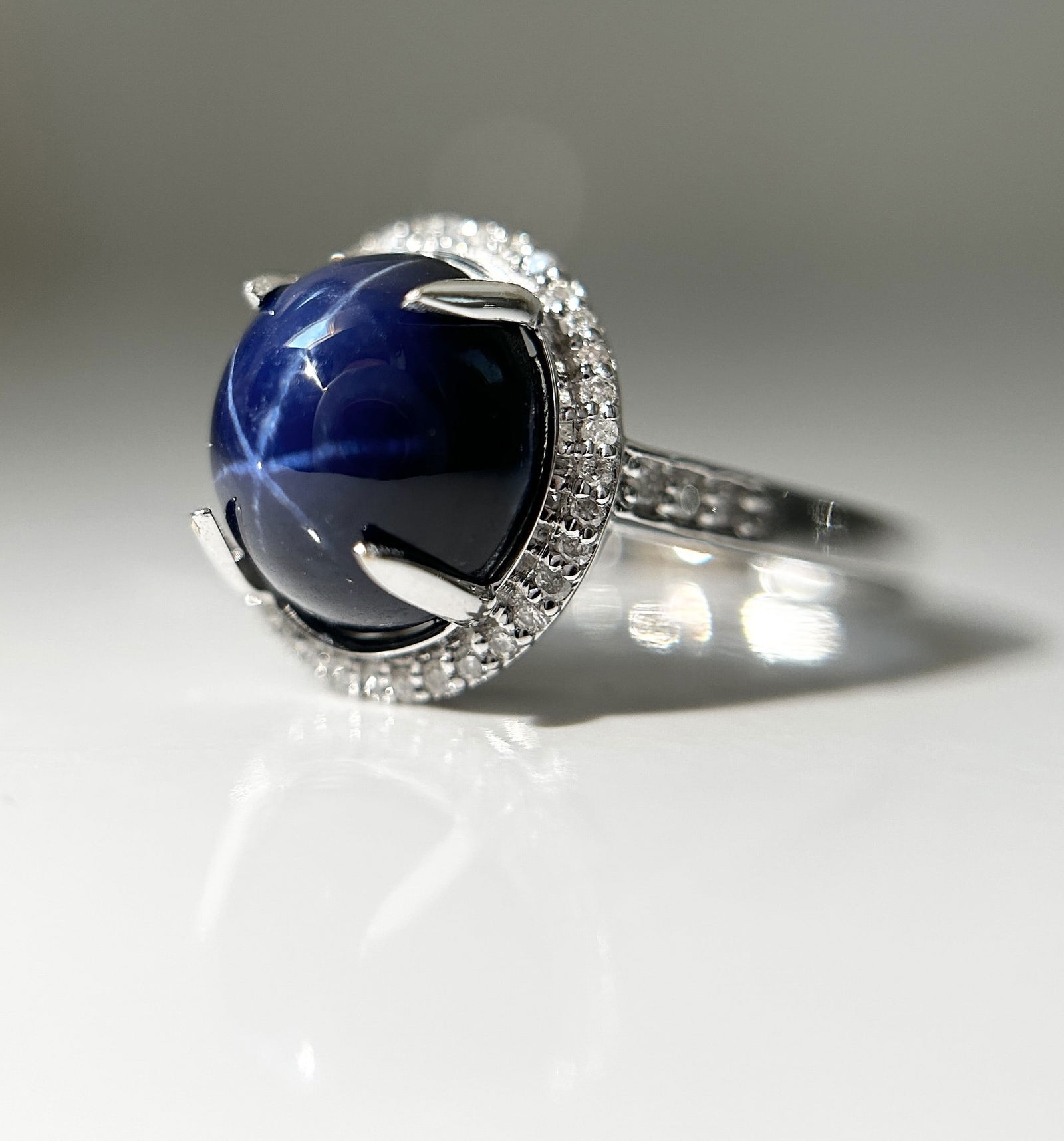 Beautiful 8.63 CT Unheated Ceylon Star Blue Sapphire With Natural Diamonds & 18k Gold - 8