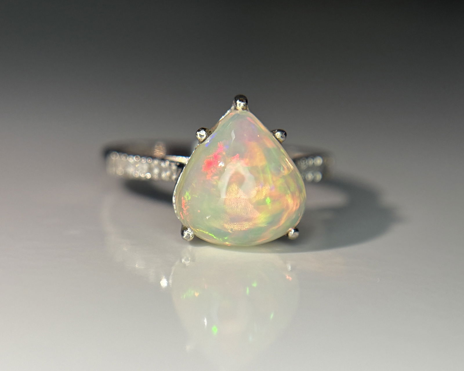 Beautiful Natural Fire Opal 2.16 CT Ring With Natural Diamond and 18k Gold (1 of 13)