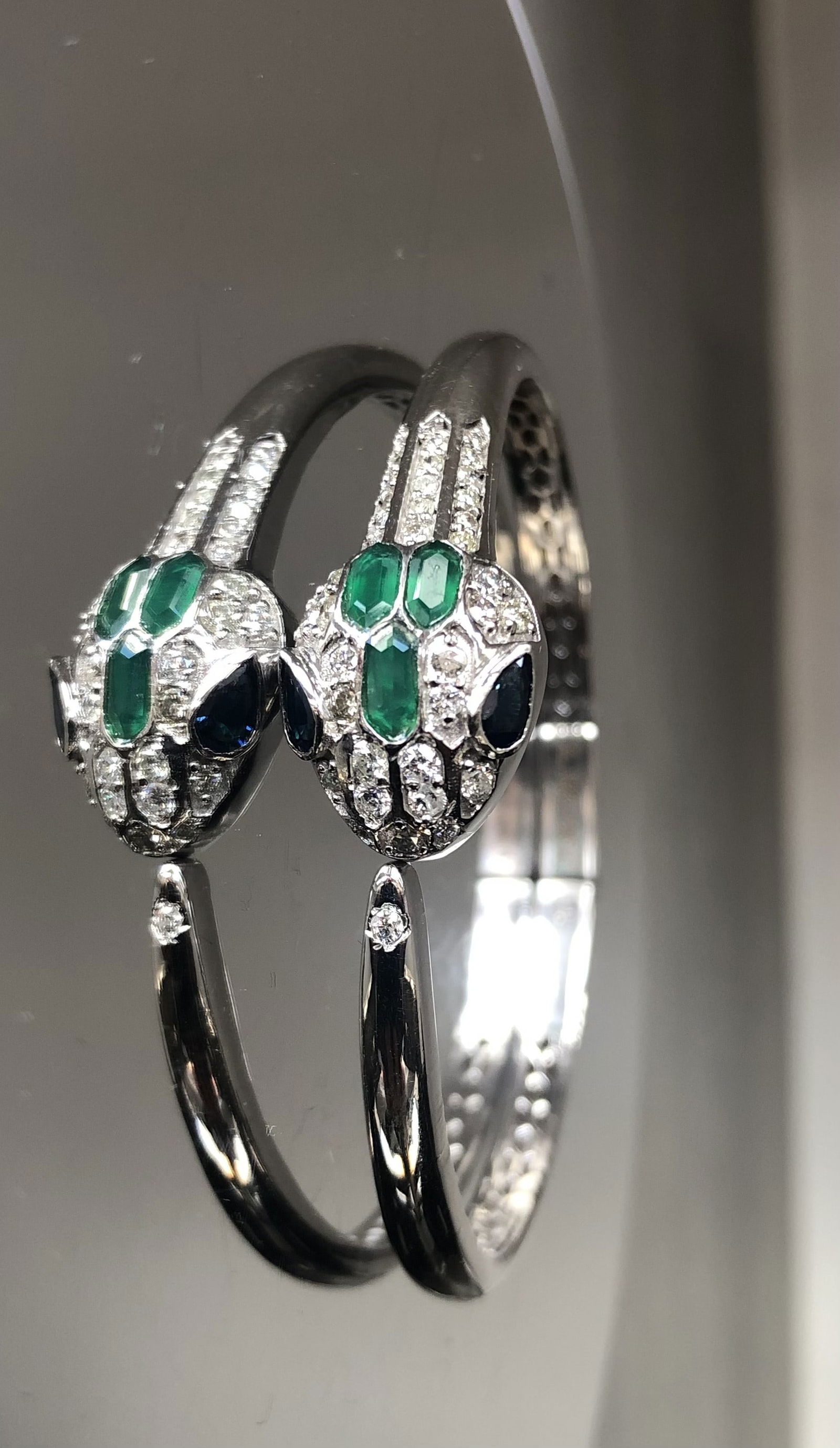 Beautiful Natural Diamond, Blue Sapphire and Green Onyx Snake Bracelet With 18k White Gold - 2