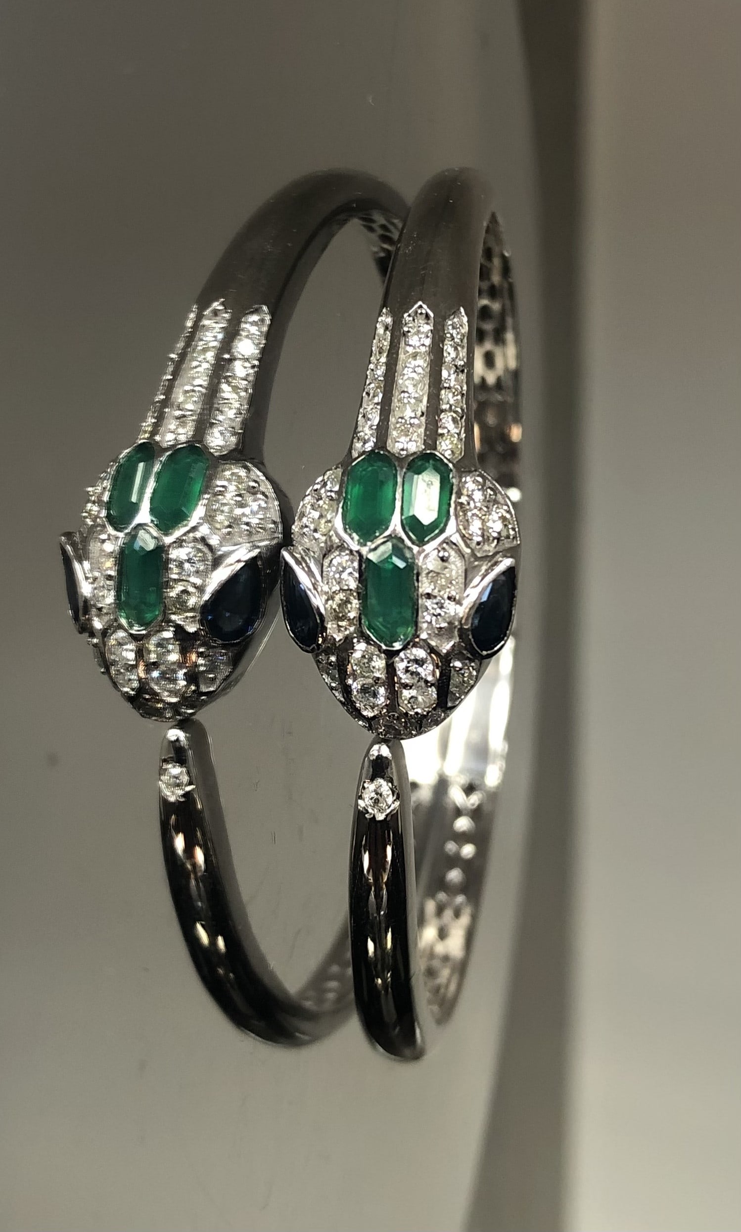 Beautiful Natural Diamond, Blue Sapphire and Green Onyx Snake Bracelet With 18k White Gold - 4