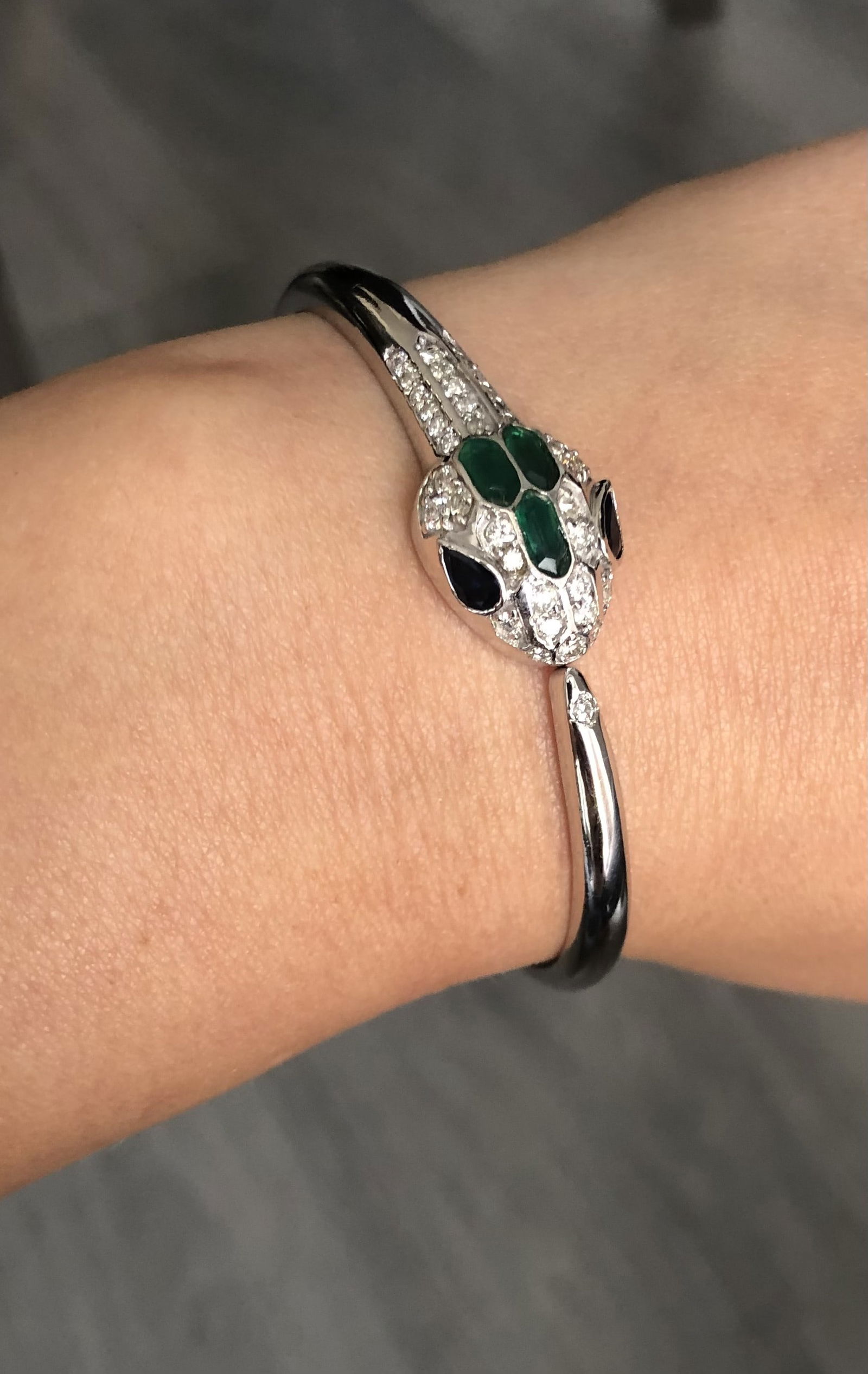 Beautiful Natural Diamond, Blue Sapphire and Green Onyx Snake Bracelet With 18k White Gold - 6
