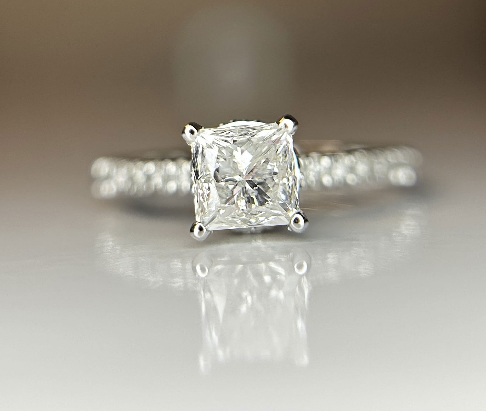 Beautiful 1.24ct Princess Cut Untreated Natural Solitaire Diamond & 18k Gold: Title: Beautiful 1.24ct Princess Cut Untreated Natural Solitaire Diamond & 18k Gold Description: Beautiful 1.24ct Princess Cut Untreated Natural Solitaire Diamond & 18k Gold<