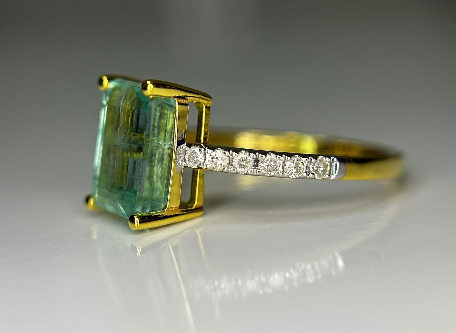 Beautiful Natural Emerald 2.68 CT With Natural Diamonds & 18k Gold - 3