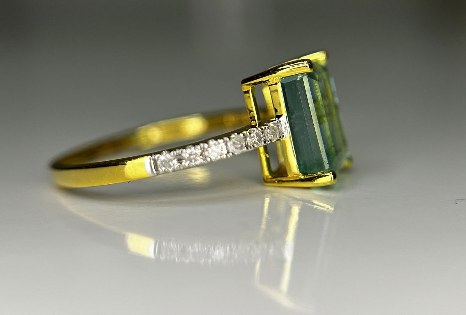 Beautiful Natural Emerald 2.68 CT With Natural Diamonds & 18k Gold - 4