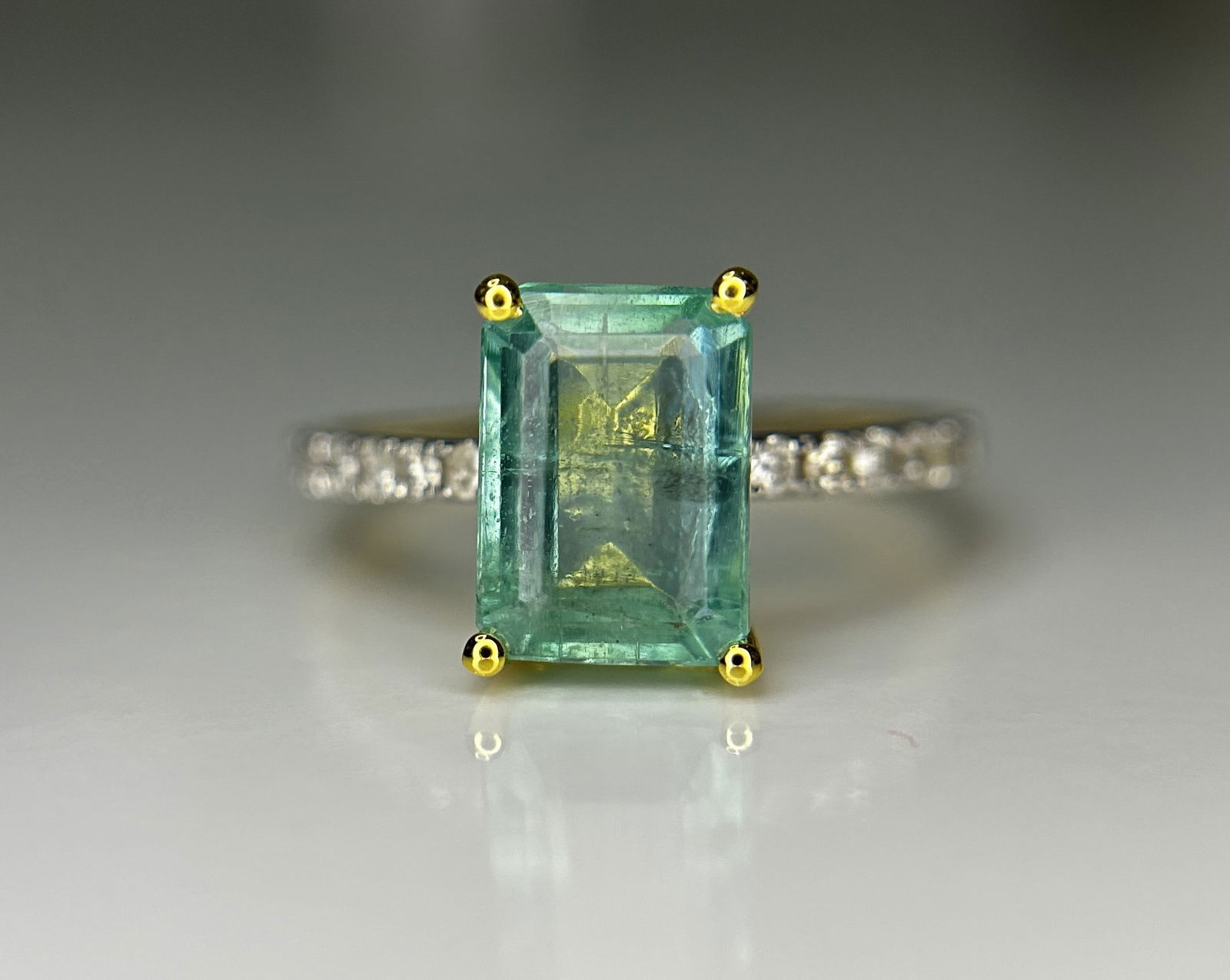 Beautiful Natural Emerald 2.68 CT With Natural Diamonds & 18k Gold - 7