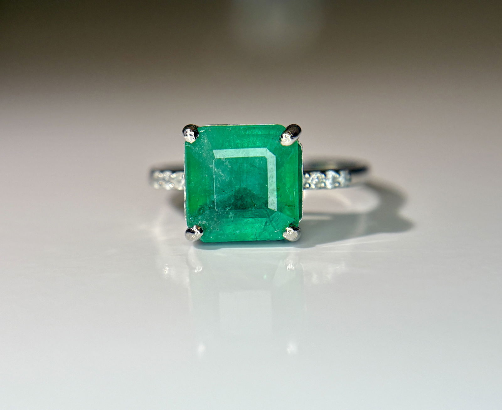Beautiful 2.65 CT Natural Emerald Ring With Natural Diamonds & Platinum 950 (1 of 11)
