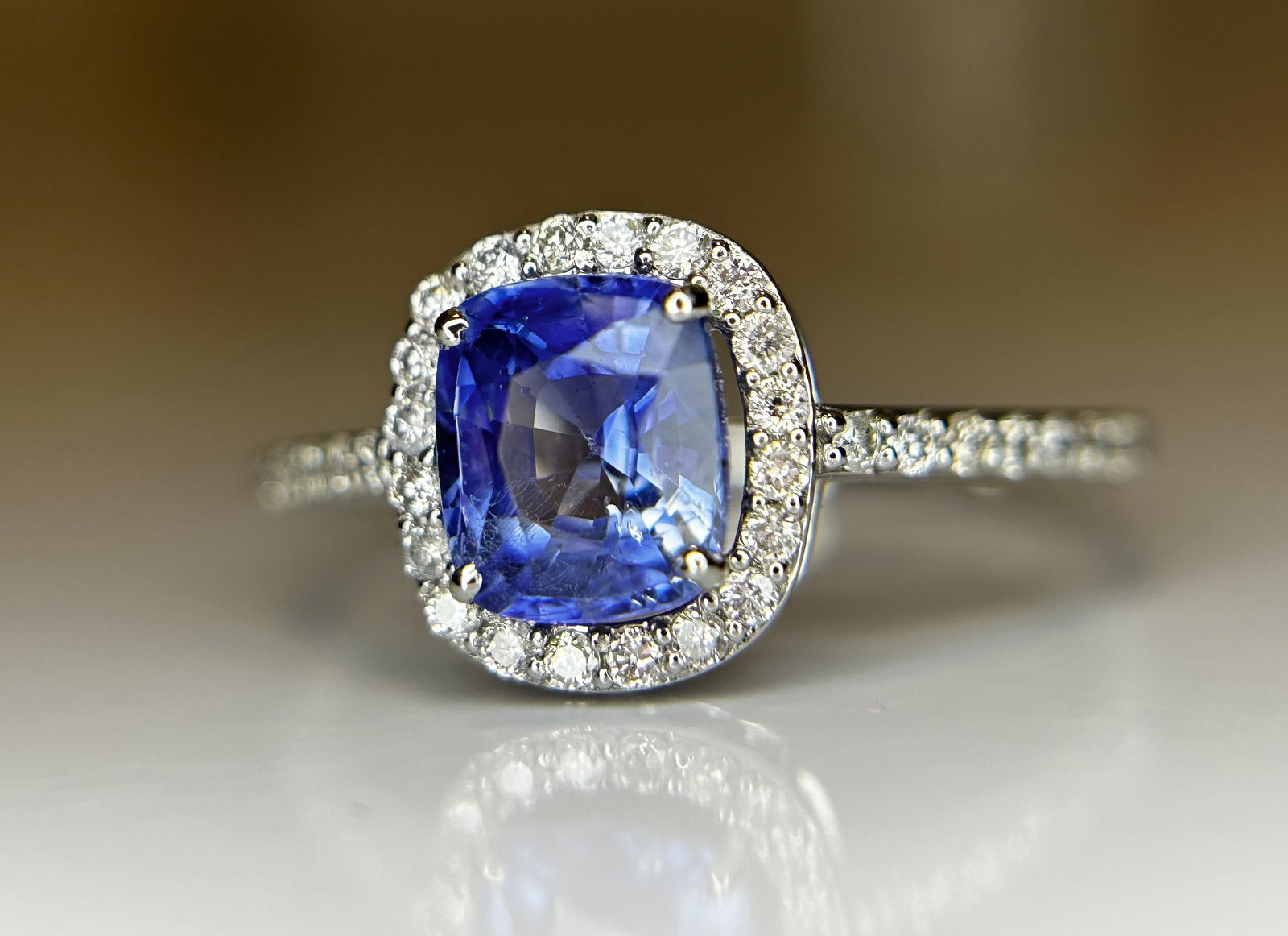 Beautiful 1.38 CT Natural Ceylon Blue Sapphire Diamonds & 950 Platinum - 4