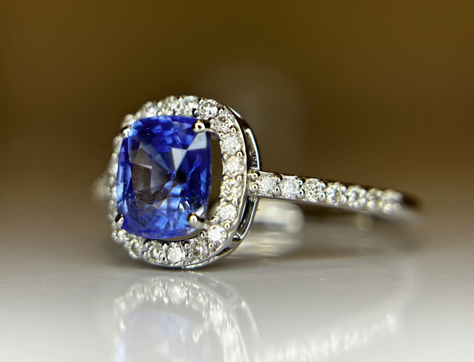 Beautiful 1.38 CT Natural Ceylon Blue Sapphire Diamonds & 950 Platinum - 5