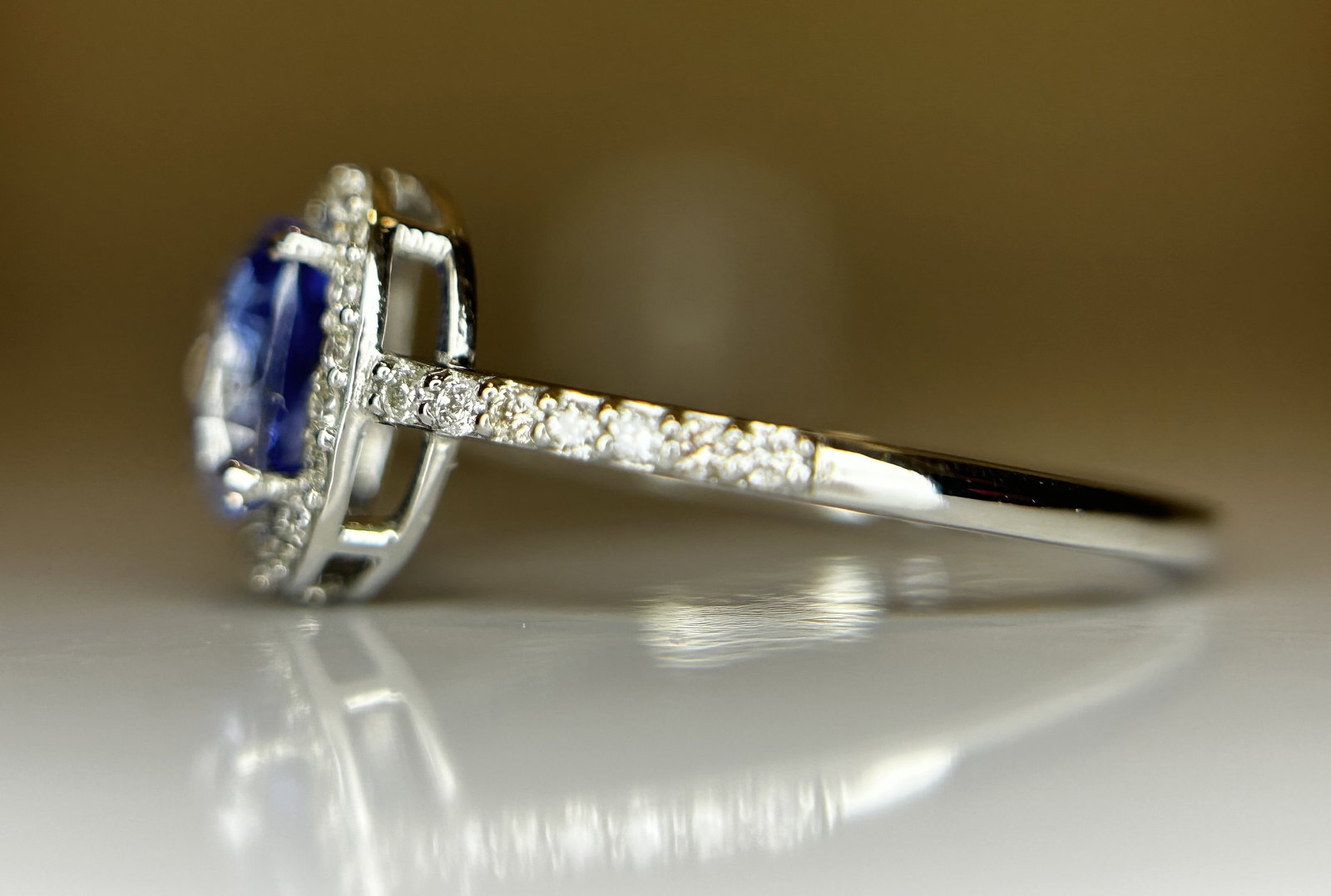 Beautiful 1.38 CT Natural Ceylon Blue Sapphire Diamonds & 950 Platinum - 6