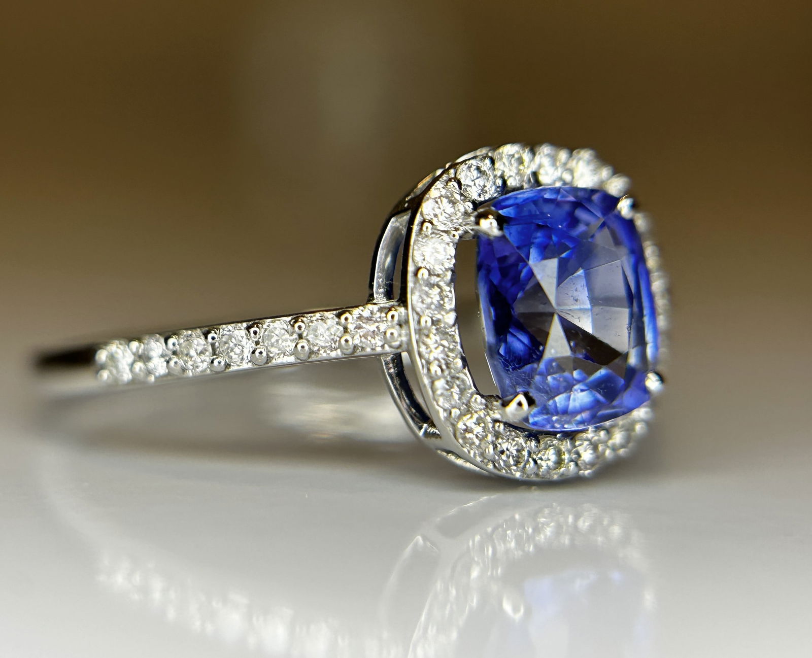Beautiful 1.38 CT Natural Ceylon Blue Sapphire Diamonds & 950 Platinum - 8