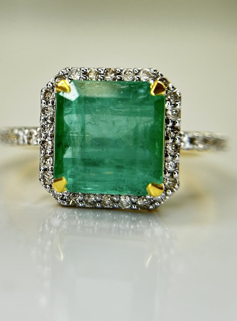 Beautiful Natural Columbian Emerald 3.74 CT With Natural Diamonds & 18k Gold (1 of 9)