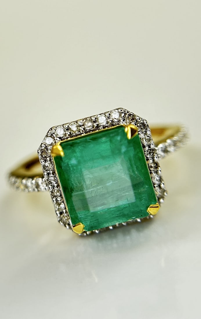 Beautiful Natural Columbian Emerald 3.74 CT With Natural Diamonds & 18k Gold - 3