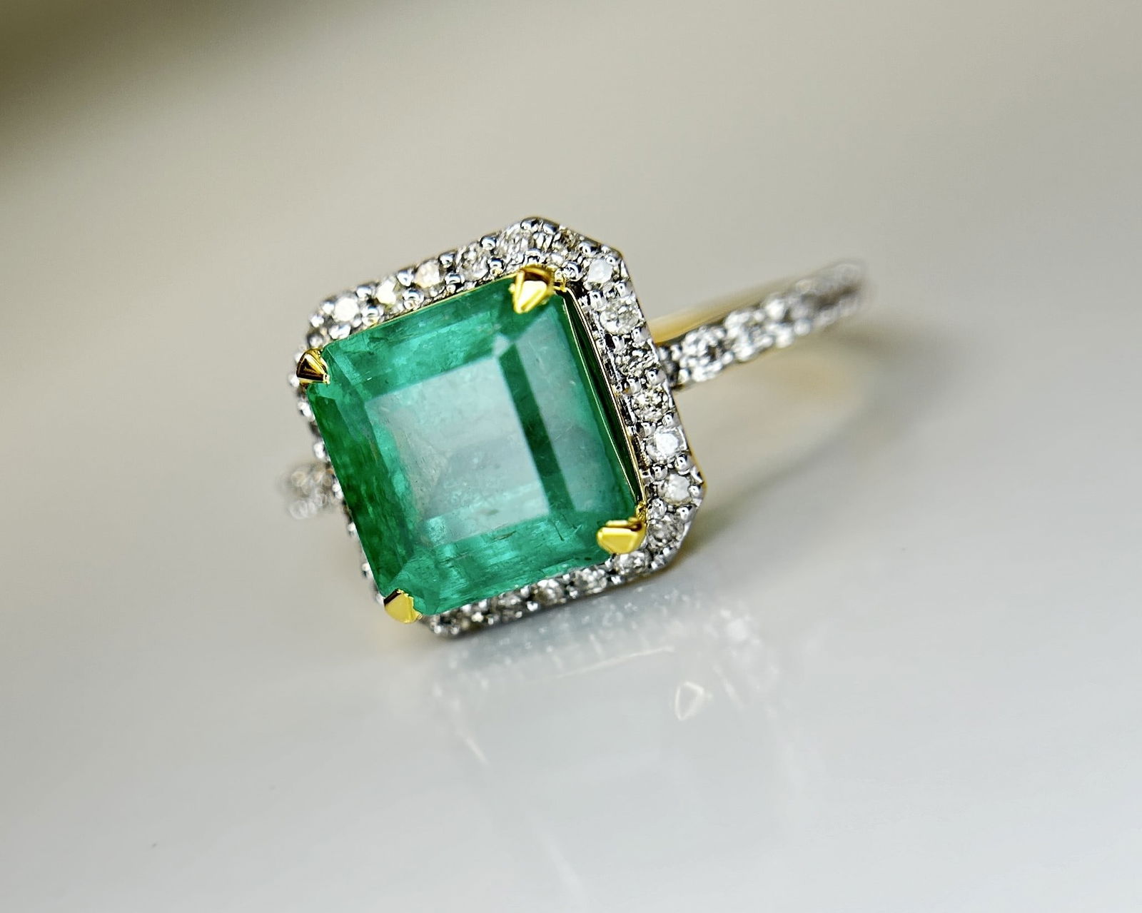 Beautiful Natural Columbian Emerald 3.74 CT With Natural Diamonds & 18k Gold - 5