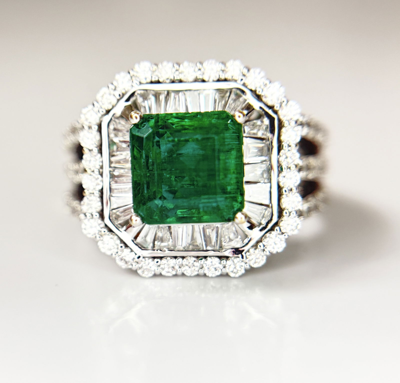 Beautiful 3.01 CT Natural Emerald With 1.68 CT Natural Diamonds & 18k Gold (1 of 17)