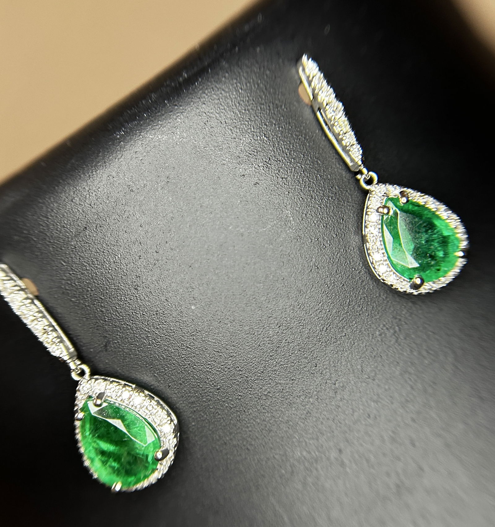 Beautiful 3.21ct Natural Emerald Earrings With Natural Diamonds & 18k Gold - 2