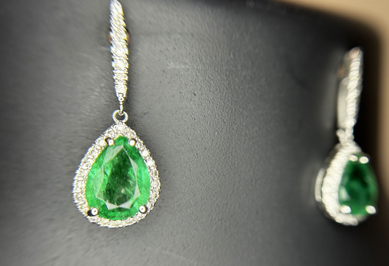 Beautiful 3.21ct Natural Emerald Earrings With Natural Diamonds & 18k Gold - 6