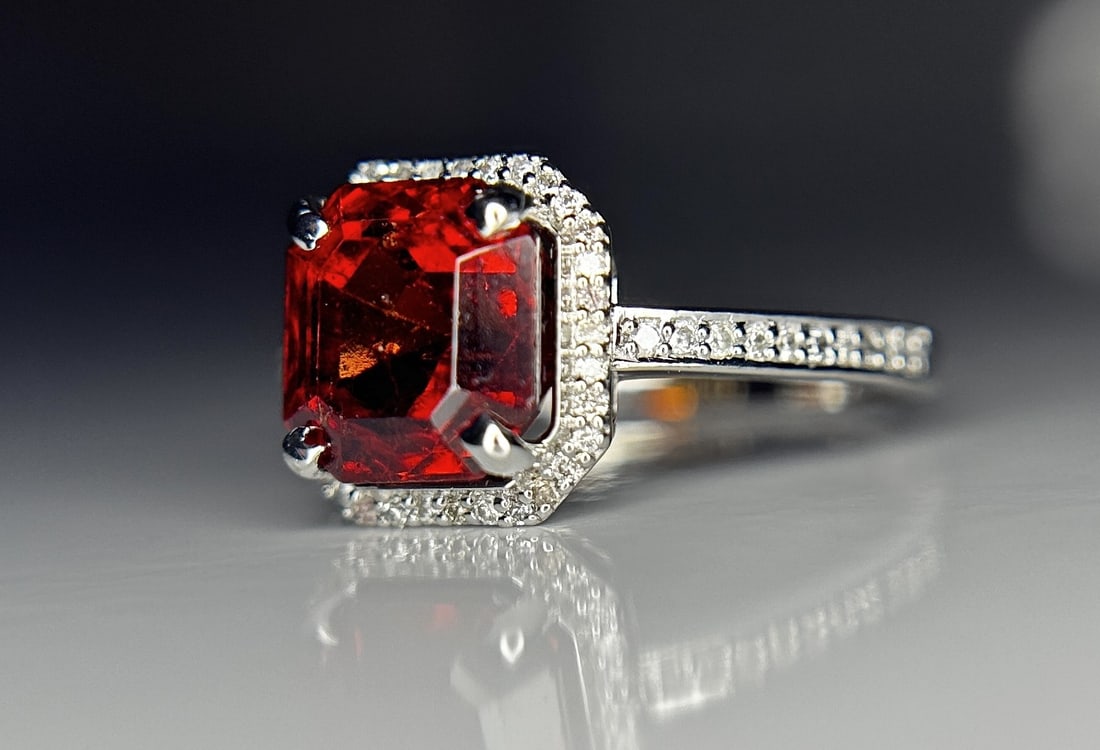 Beautiful 3.55 CT Natural Hessonite Garnet With Natural Diamonds & 18k Gold - 3