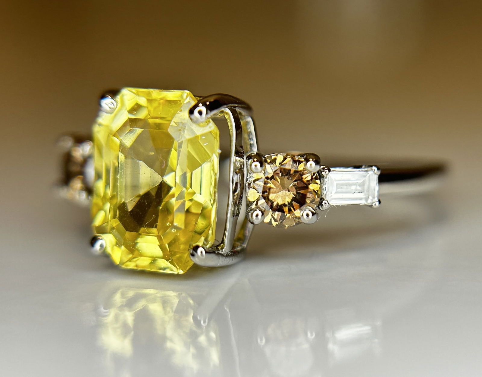 Beautiful 2.34ct Unheated Untreated Natural Ceylon Yellow Sapphire Diamonds & 950 Platinum - 3
