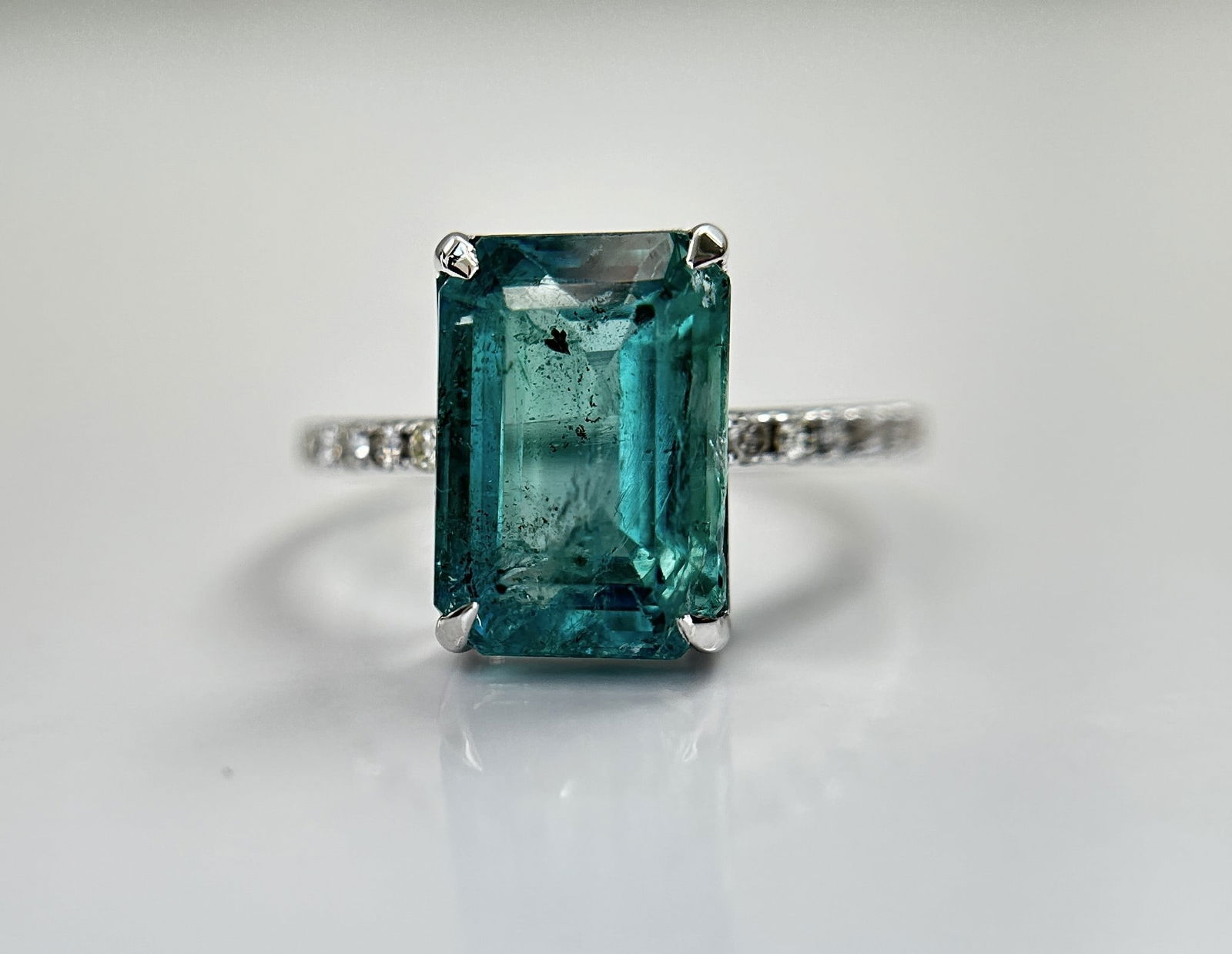 Beautiful Natural Emerald 4.26 CT With Natural Diamonds & 18k Gold - 3