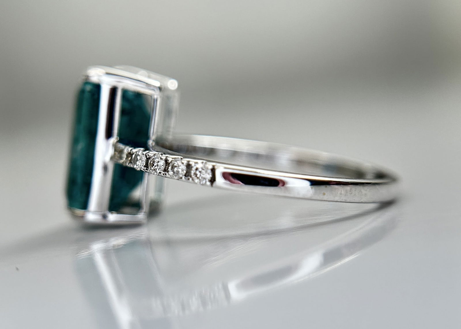 Beautiful Natural Emerald 4.26 CT With Natural Diamonds & 18k Gold - 5