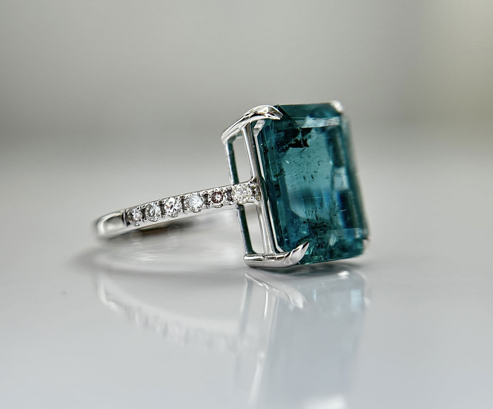 Beautiful Natural Emerald 4.26 CT With Natural Diamonds & 18k Gold - 8