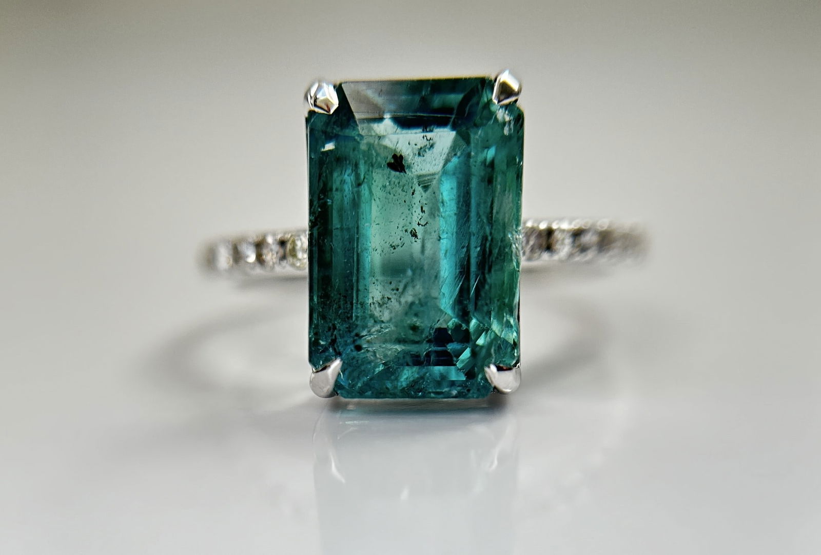 Beautiful Natural Emerald 4.26 CT With Natural Diamonds & 18k Gold - 9