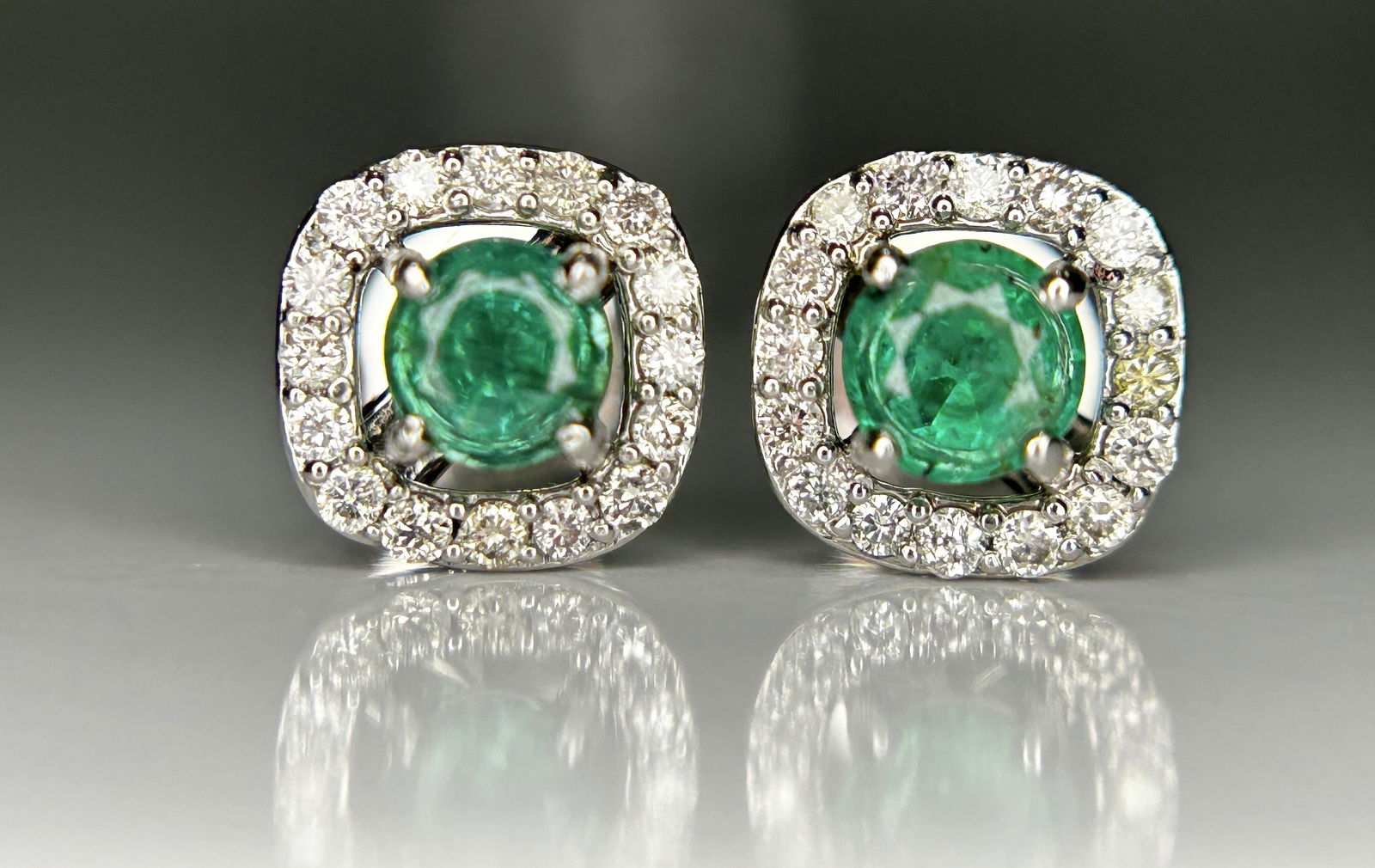 Beautiful 0.49ct Natural Emerald Halo Set Stud Earrings With Diamonds In Platinum 950 (1 of 8)