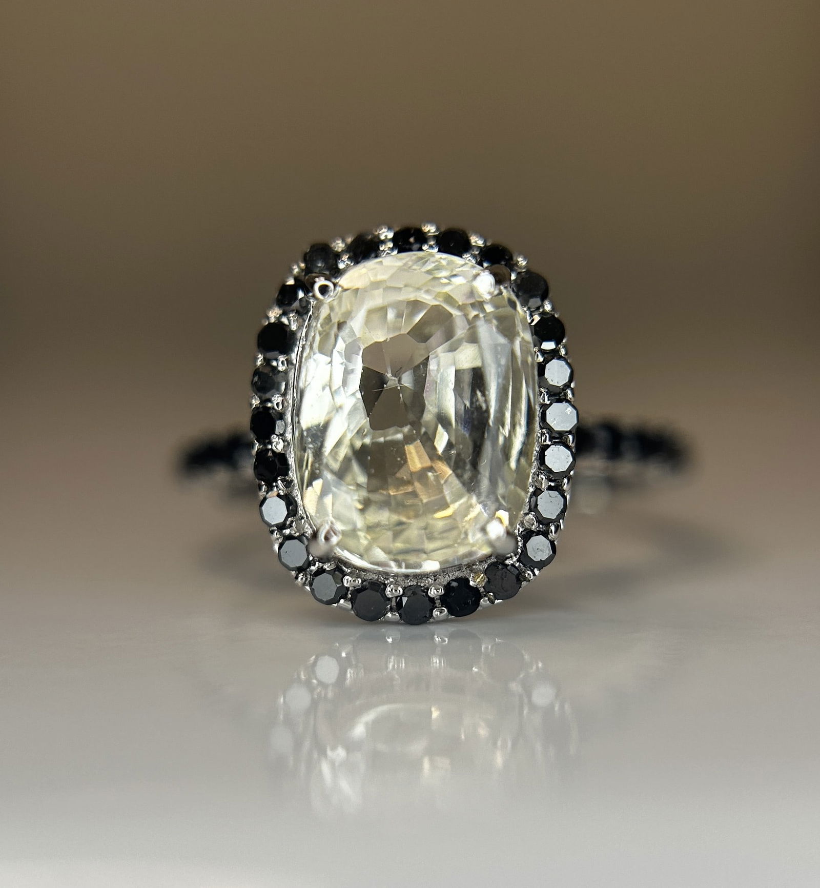 Beautiful 3.15CT Natural Ceylon White Sapphire W Natural Diamonds & 18k Gold - 2