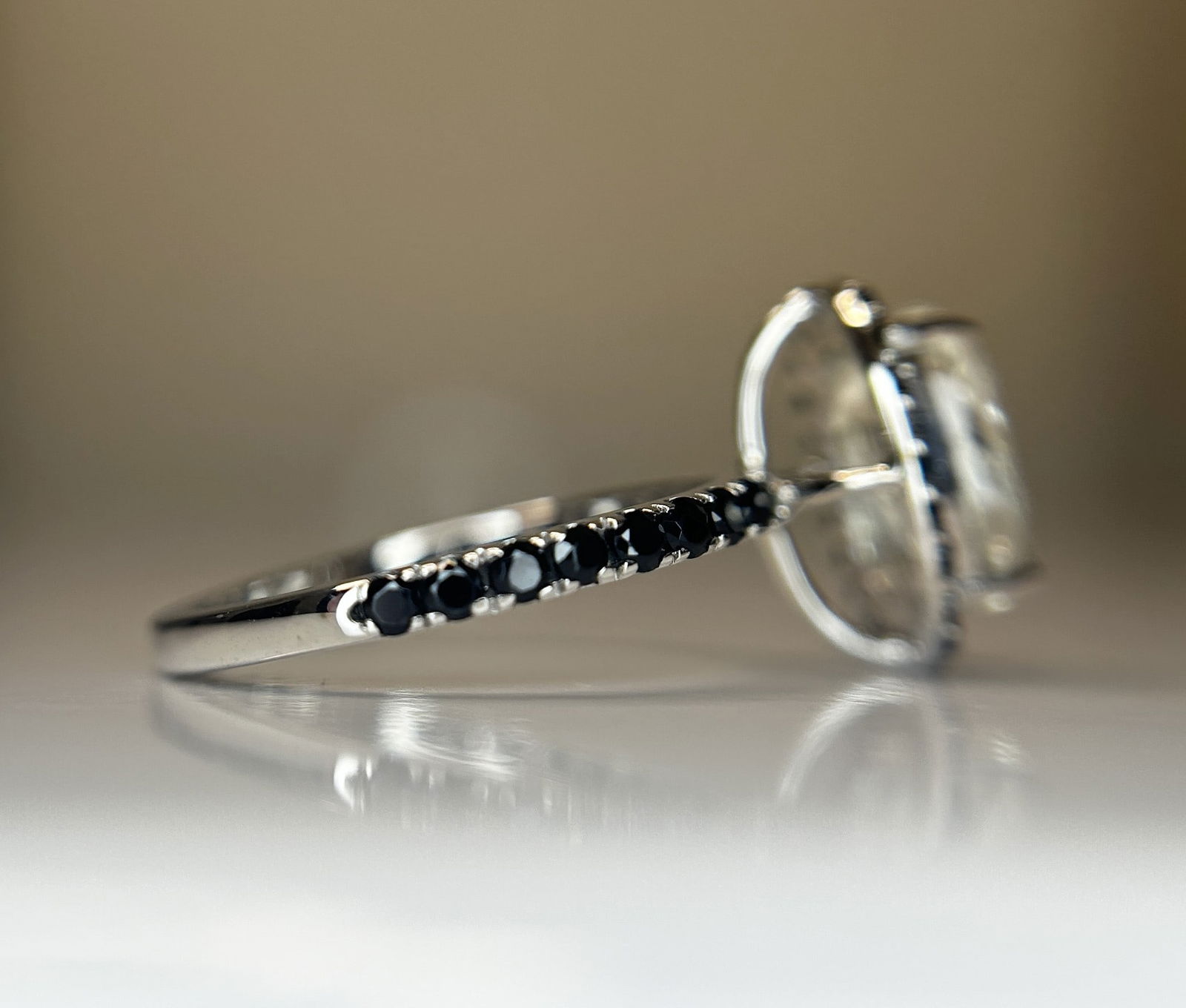 Beautiful 3.15CT Natural Ceylon White Sapphire W Natural Diamonds & 18k Gold - 6