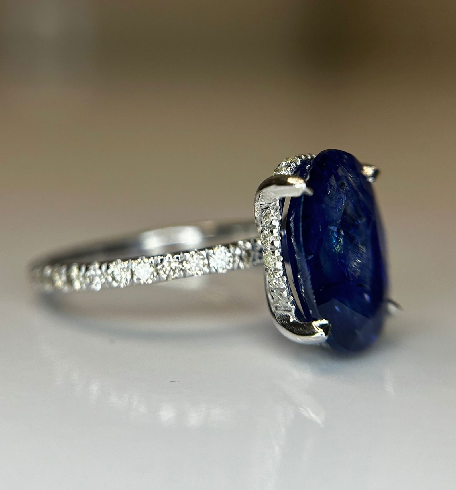 Beautiful 5.38 CT Natural Ceylon Royal Blue Sapphire Diamonds & 18k Gold - 2