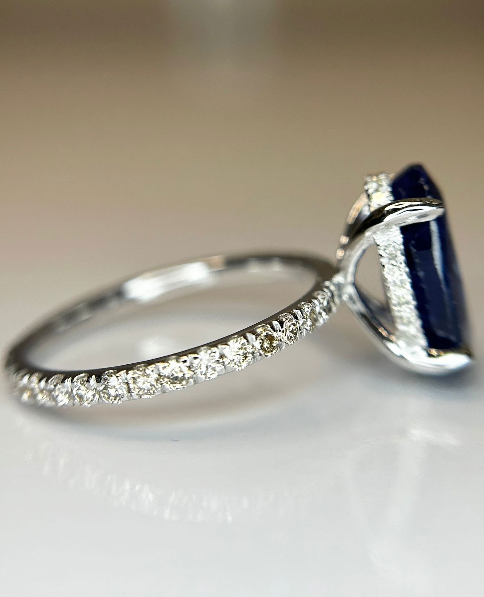 Beautiful 5.38 CT Natural Ceylon Royal Blue Sapphire Diamonds & 18k Gold - 3