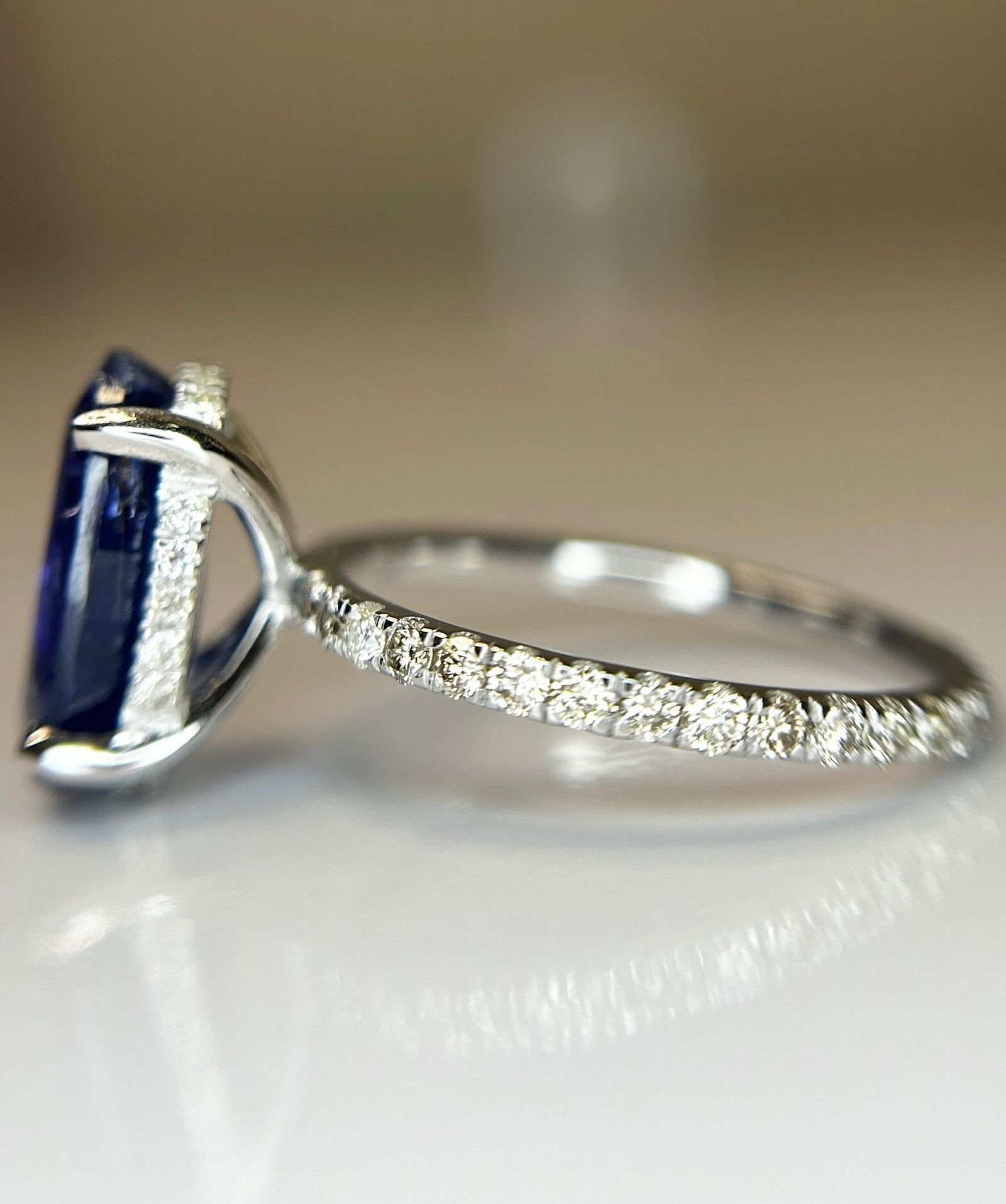 Beautiful 5.38 CT Natural Ceylon Royal Blue Sapphire Diamonds & 18k Gold - 6