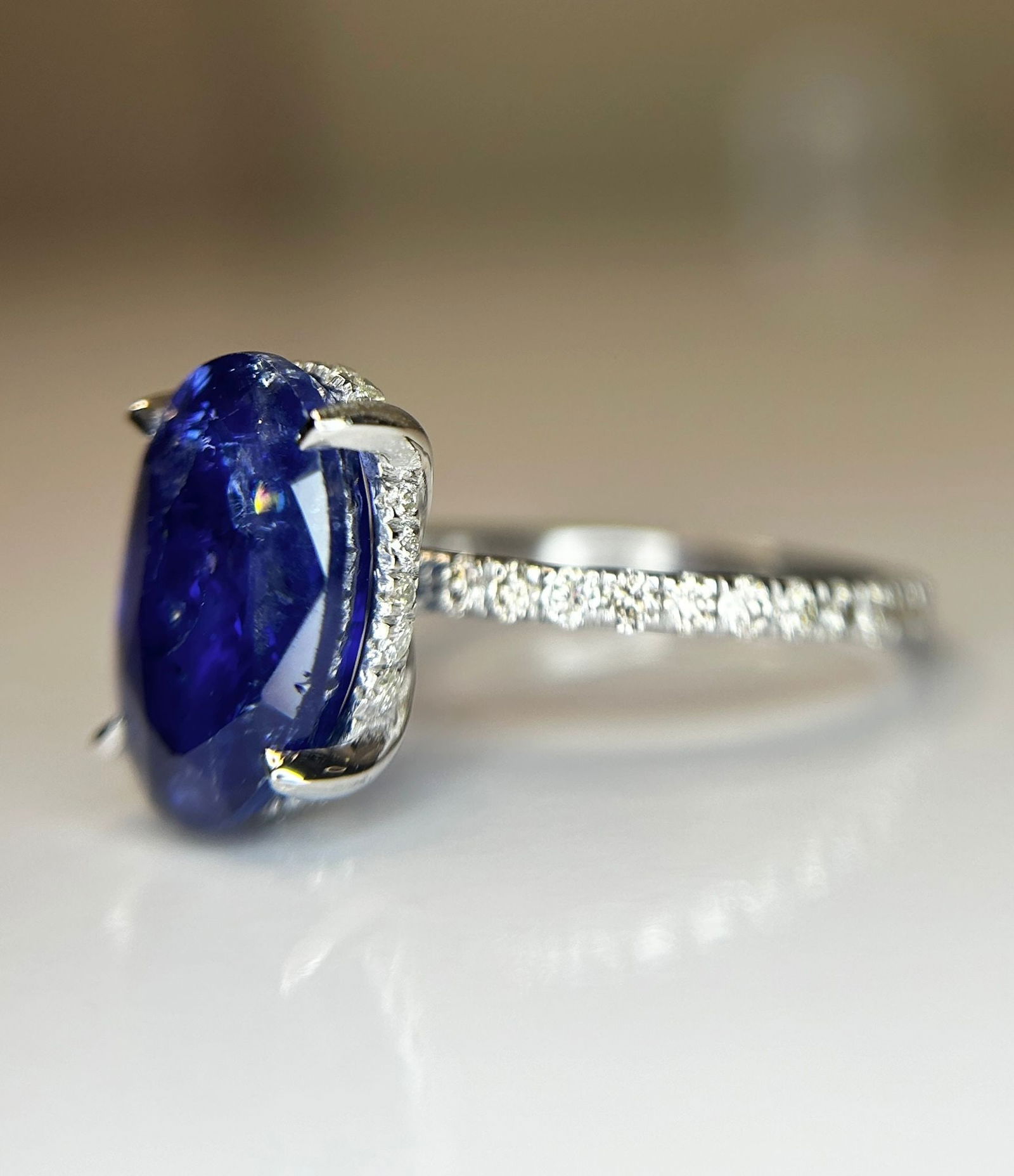 Beautiful 5.38 CT Natural Ceylon Royal Blue Sapphire Diamonds & 18k Gold - 7