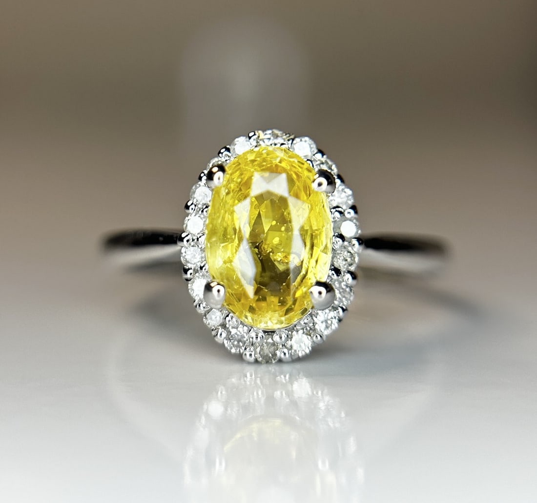 Beautiful 2.09 CT Unheated Yellow Sapphire With Natural Diamonds & 18k Gold: Title: Beautiful 2.09 CT Unheated Yellow Sapphire With Natural Diamonds & 18k Gold Description: Beautiful 2.09 CT Unheated Yellow Sapphire With Natural Diamonds & 18k G