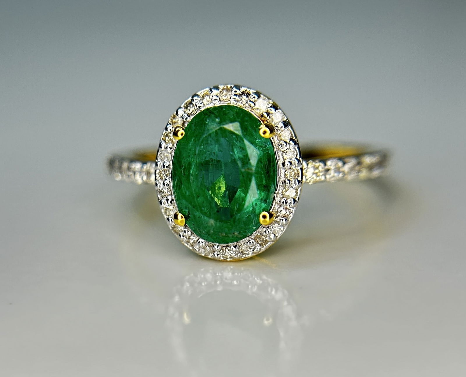 Beautiful Natural Emerald 1.40 CT With Natural Diamonds & 18k Gold (1 of 10)