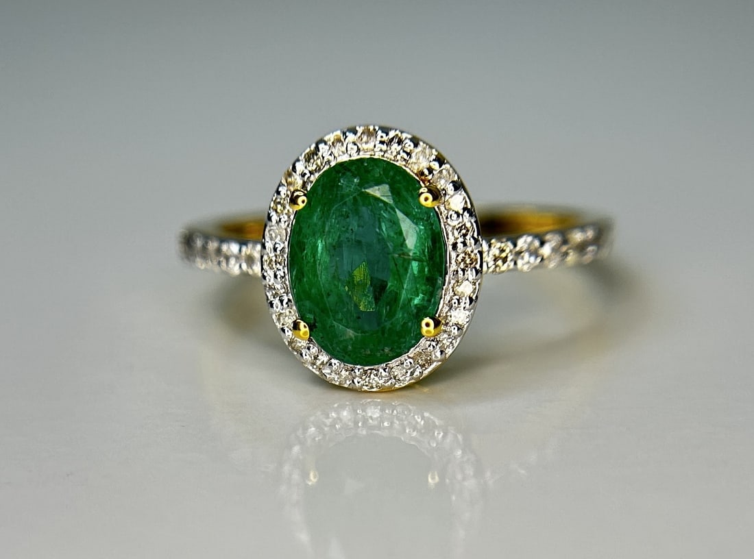 Beautiful Natural Emerald 1.40 CT With Natural Diamonds & 18k Gold - 3
